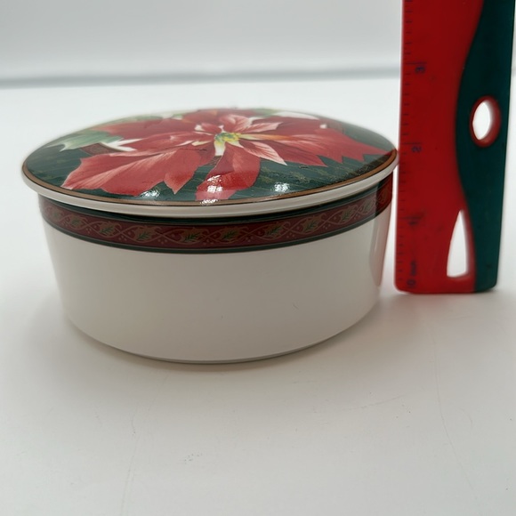 Mikasa Maxima Japan Holiday Fleur Covered Pointsettia Candy/Trinket Box - Picture 14 of 16